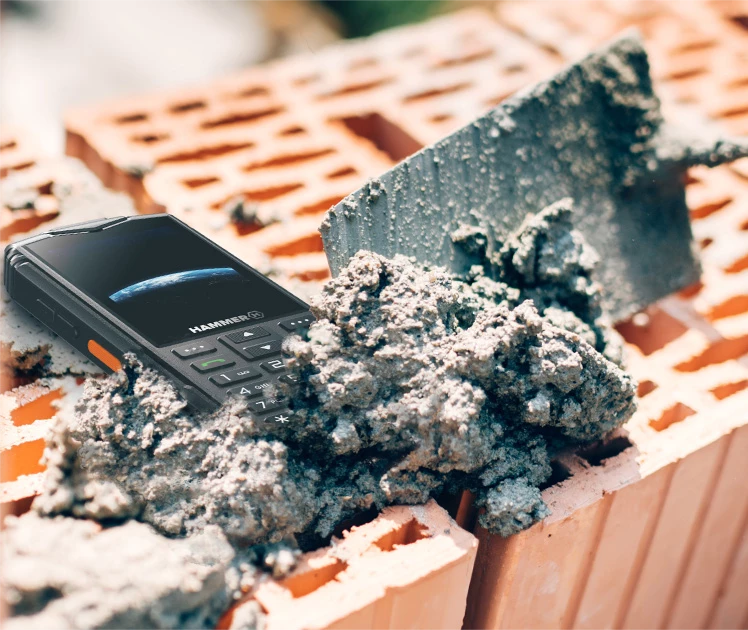 HAMMER HORIZON LTE przykryty cementem na budowie